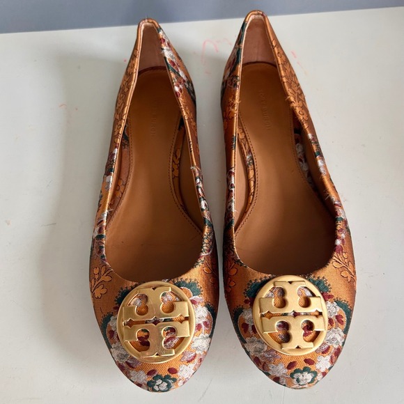Tory Burch Shoes - Tory Burch Chelsea Ballet Flats Size 9.5 Sunset Bonfire Brocade Gold Floral